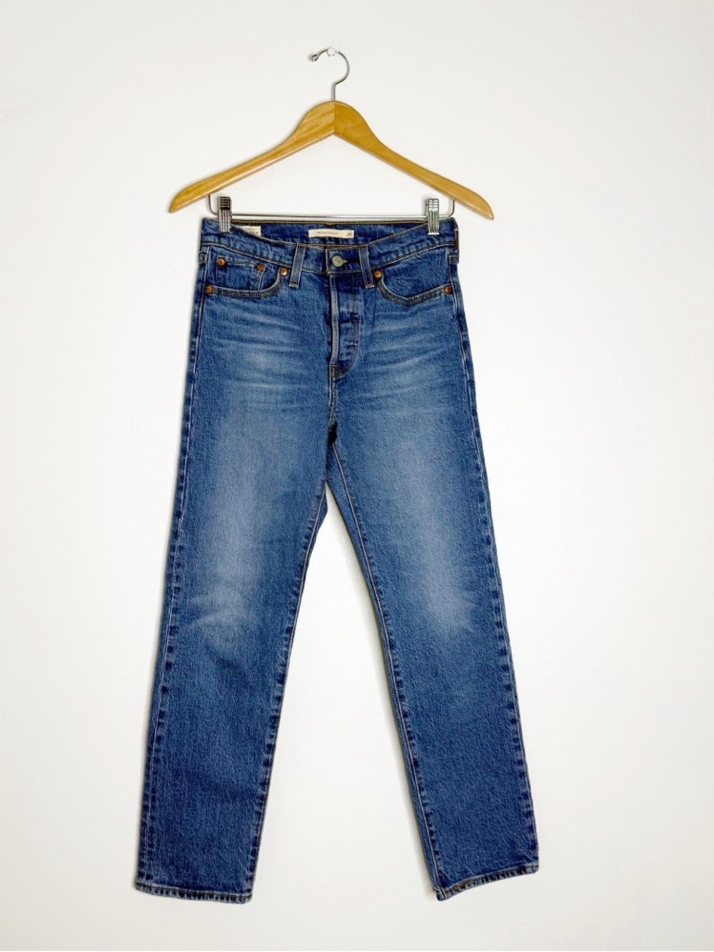 Levi’s Wedgie Straight Jeans Size 26 Button Fly Medium Wash Denim